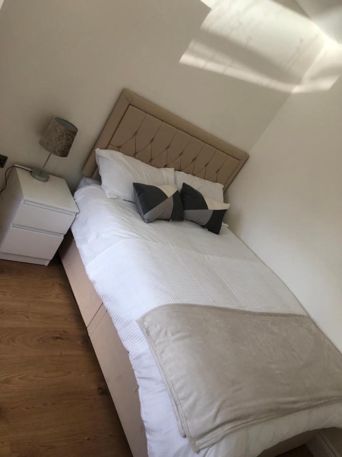 5 Bedroom House In オーピントン エクステリア 写真