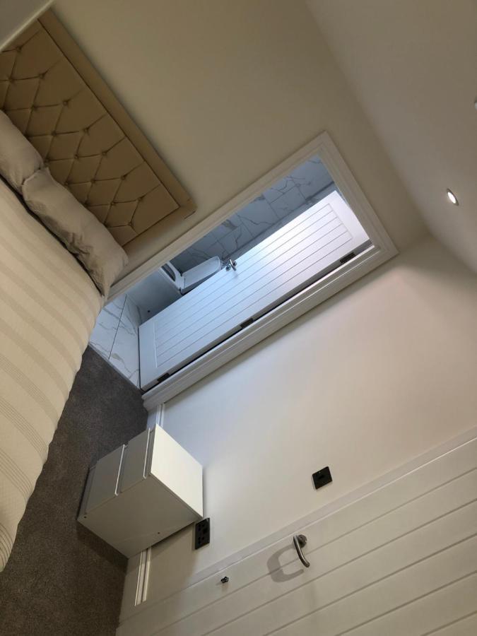5 Bedroom House In オーピントン エクステリア 写真